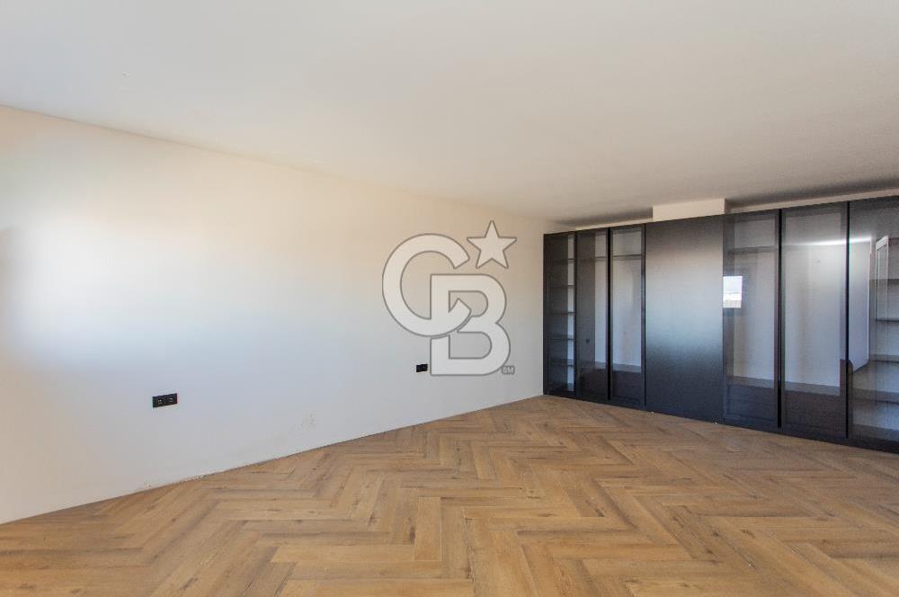 Yeşillik Caddesinde 1000 m2 Asansörlü 5 Katlı Showroom