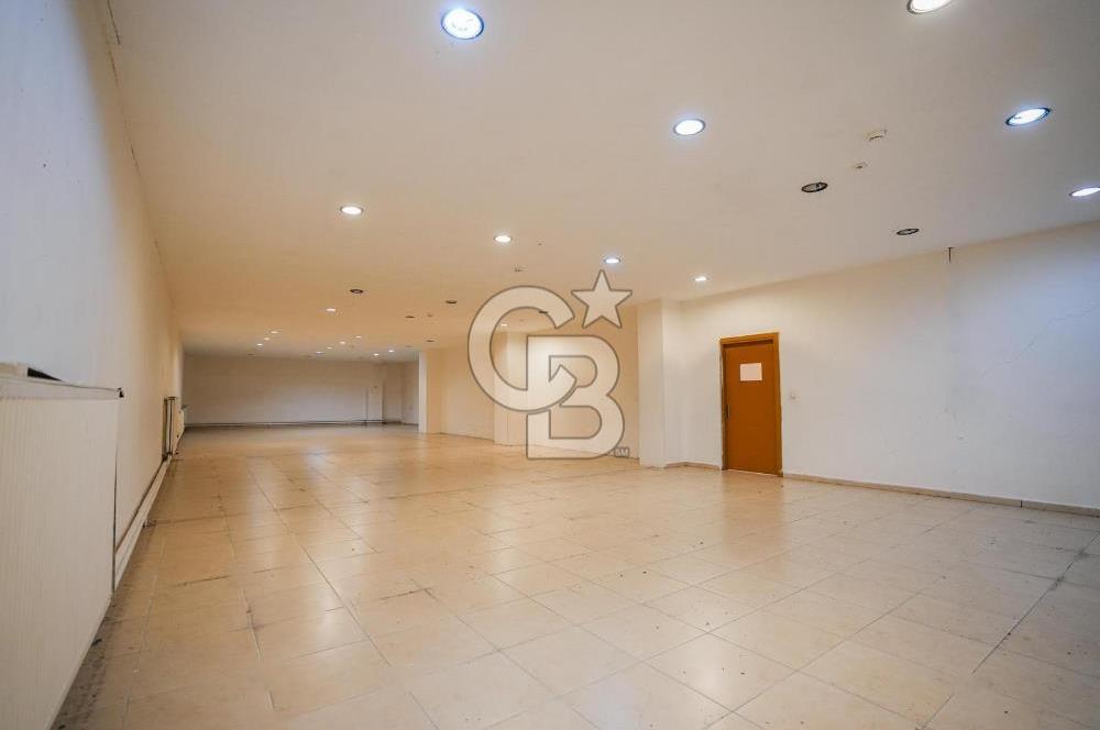 Geniş bahçeli merkezi konumda kiralık bina