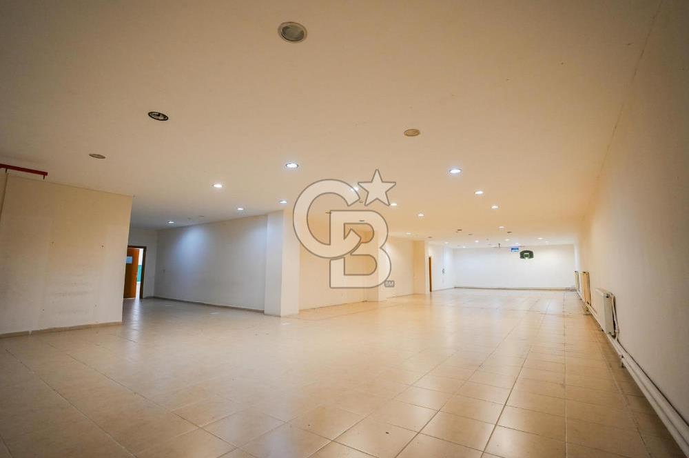 Geniş bahçeli merkezi konumda kiralık bina