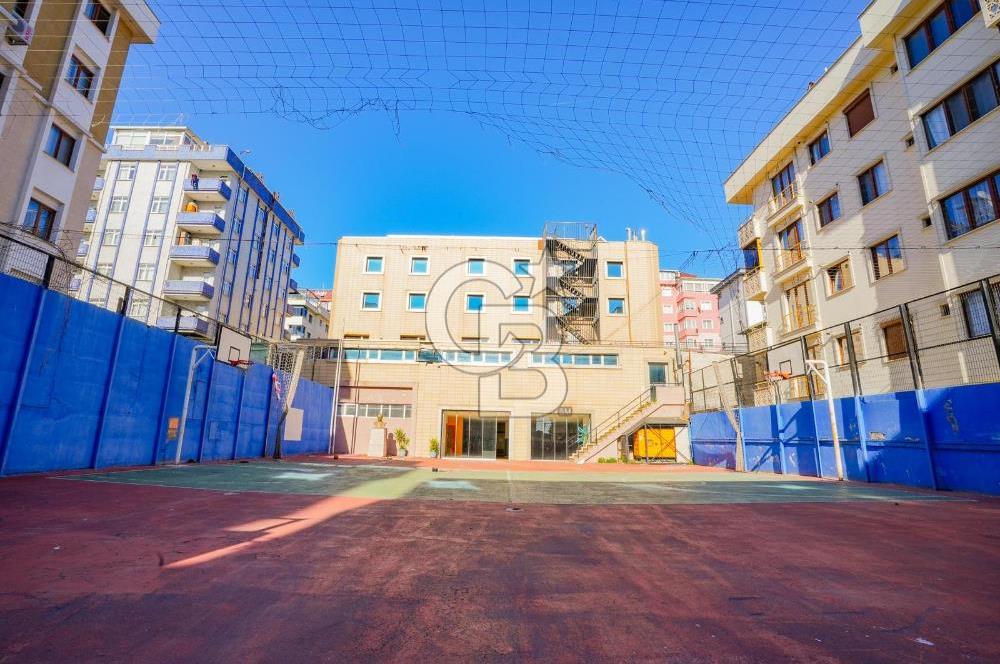 Geniş bahçeli merkezi konumda kiralık bina