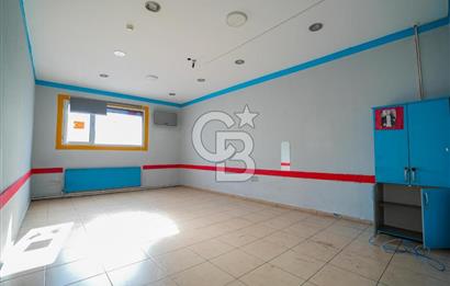 Geniş bahçeli merkezi konumda kiralık bina