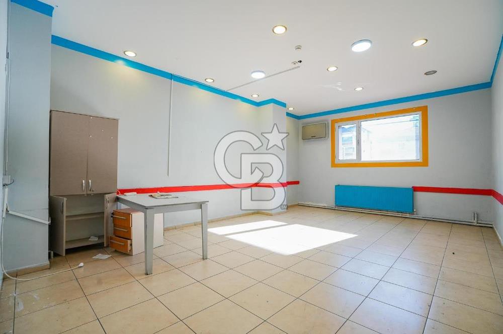 Geniş bahçeli merkezi konumda kiralık bina