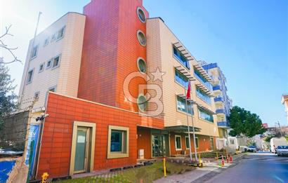 Geniş bahçeli merkezi konumda kiralık bina