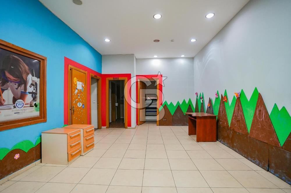 Geniş bahçeli merkezi konumda kiralık bina