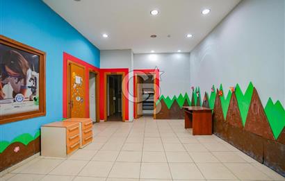 Geniş bahçeli merkezi konumda kiralık bina