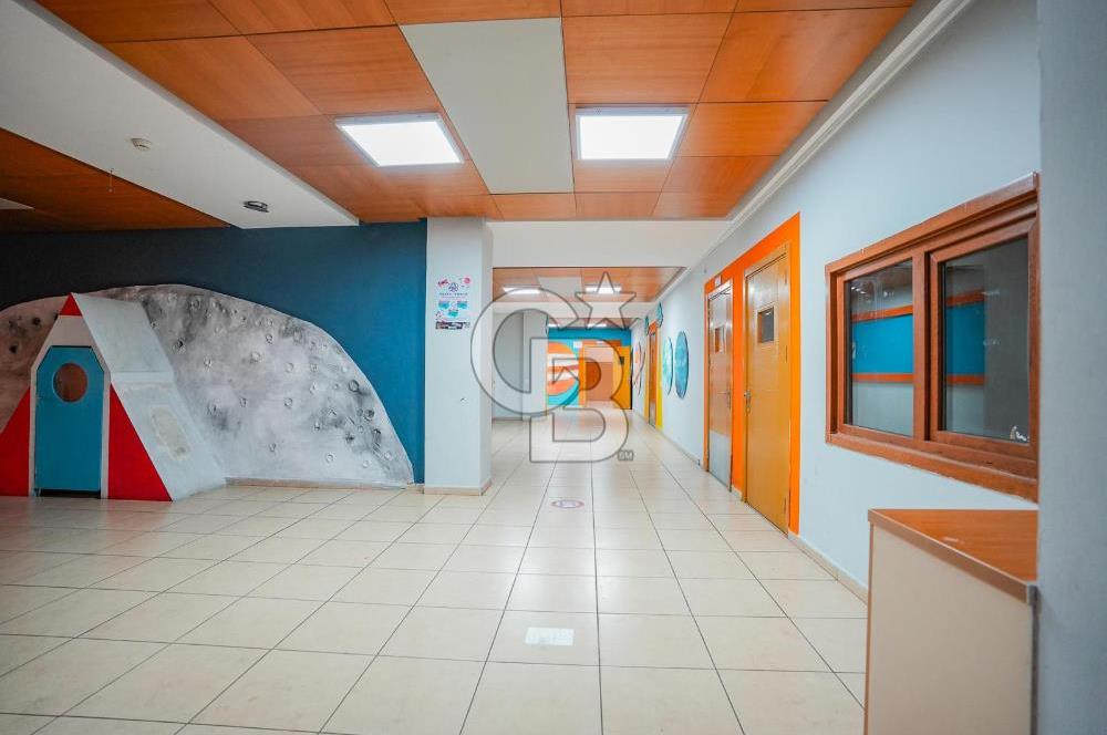 Geniş bahçeli merkezi konumda kiralık bina