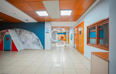 Geniş bahçeli merkezi konumda kiralık bina