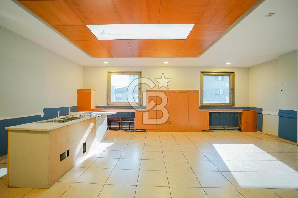 Geniş bahçeli merkezi konumda kiralık bina