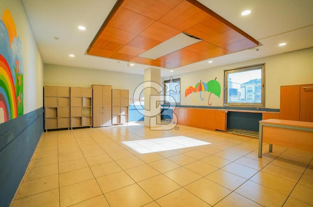 Geniş bahçeli merkezi konumda kiralık bina