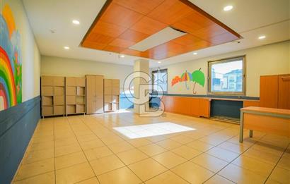 Geniş bahçeli merkezi konumda kiralık bina