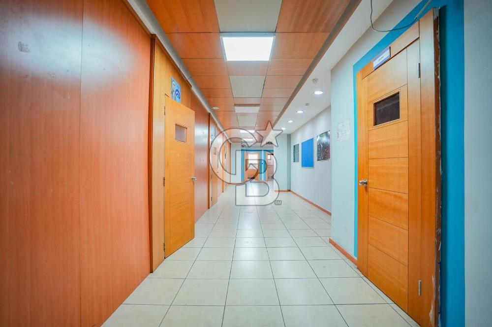 Geniş bahçeli merkezi konumda kiralık bina