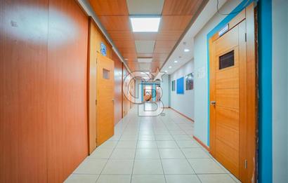 Geniş bahçeli merkezi konumda kiralık bina