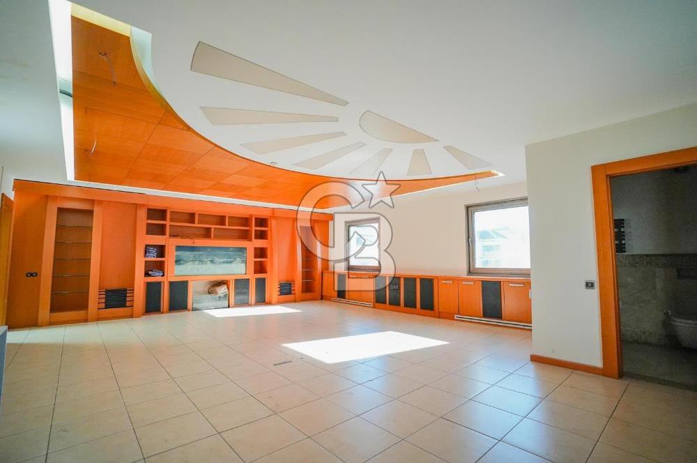 Geniş bahçeli merkezi konumda kiralık bina