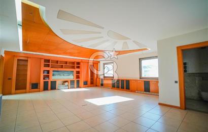 Geniş bahçeli merkezi konumda kiralık bina