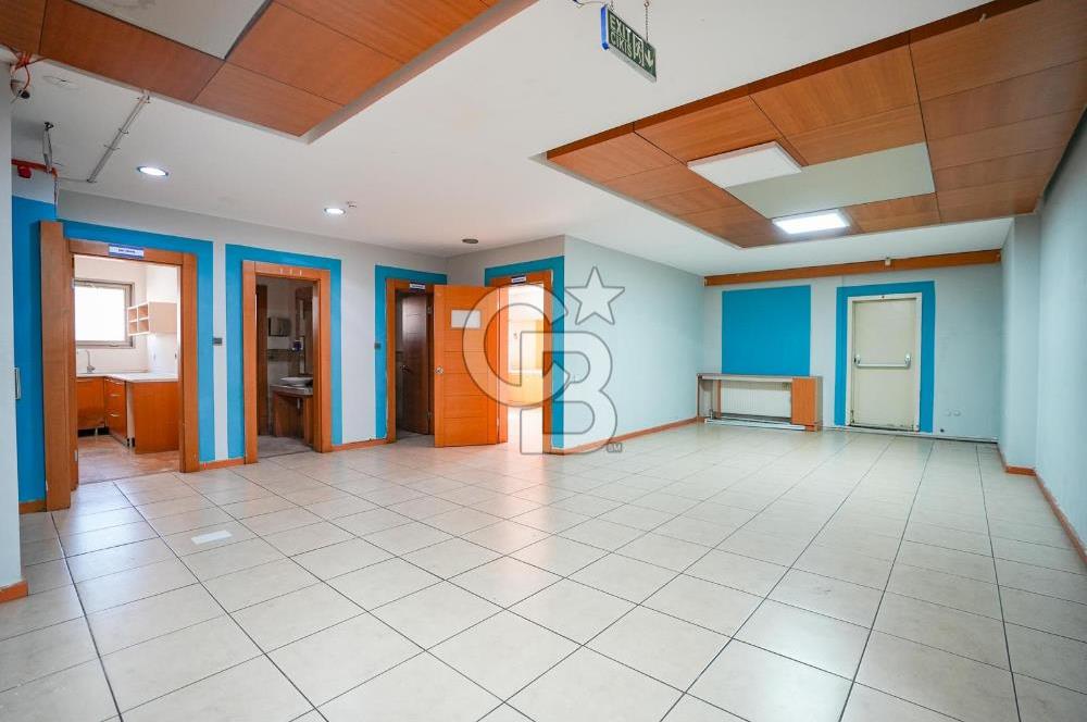 Geniş bahçeli merkezi konumda kiralık bina