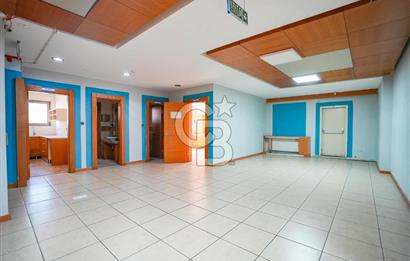 Geniş bahçeli merkezi konumda kiralık bina