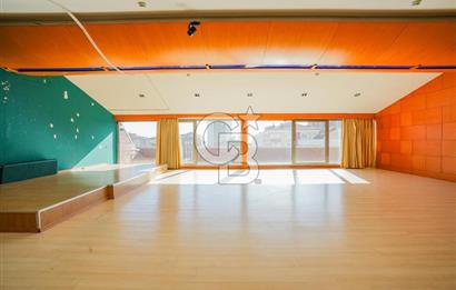 Geniş bahçeli merkezi konumda kiralık bina