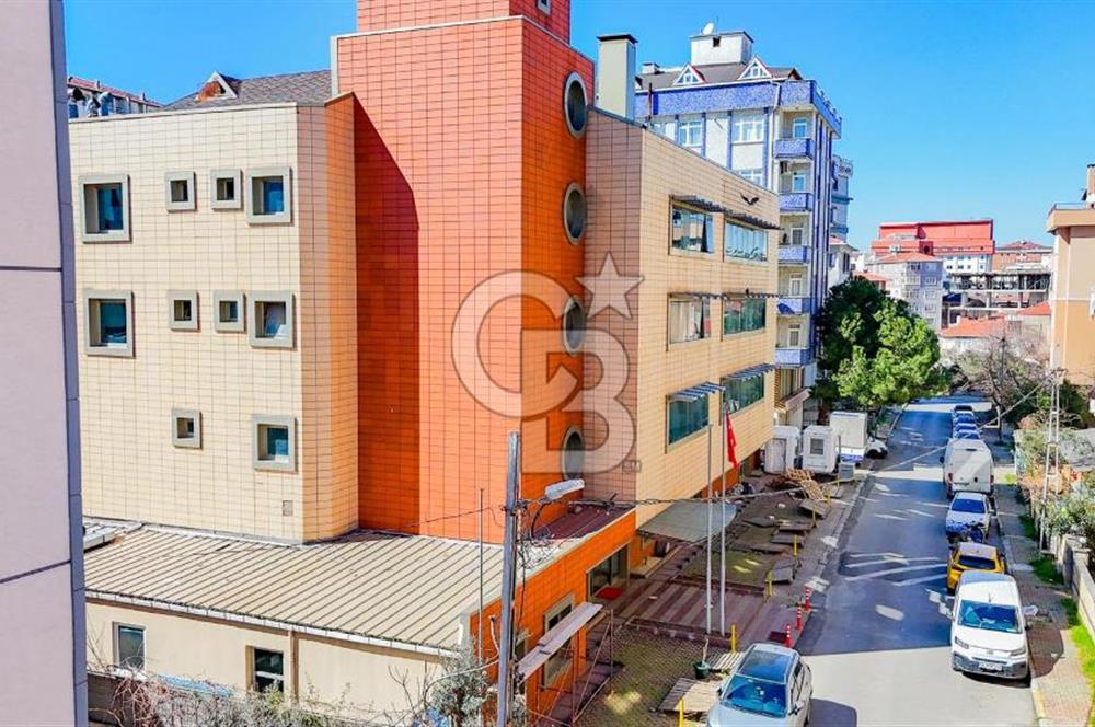 Geniş bahçeli merkezi konumda kiralık bina