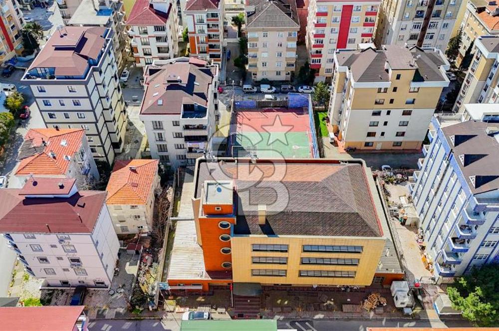 Geniş bahçeli merkezi konumda kiralık bina