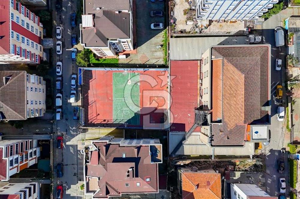 Geniş bahçeli merkezi konumda kiralık bina