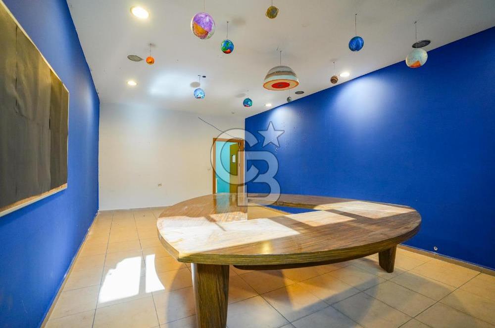 Geniş bahçeli merkezi konumda kiralık bina