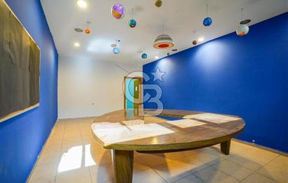 Geniş bahçeli merkezi konumda kiralık bina