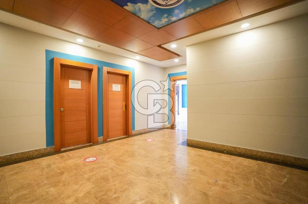 Geniş bahçeli merkezi konumda kiralık bina