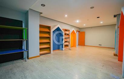 Geniş bahçeli merkezi konumda kiralık bina