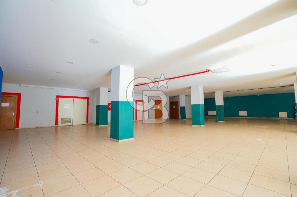 Geniş bahçeli merkezi konumda kiralık bina