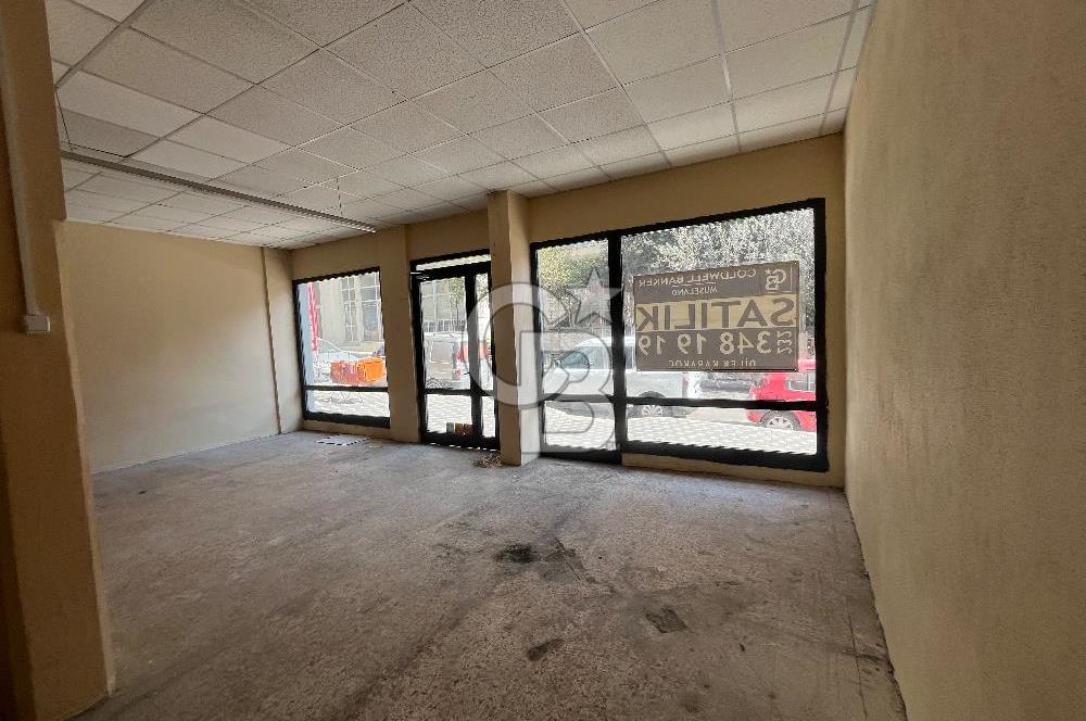 Bayraklı da dükkan