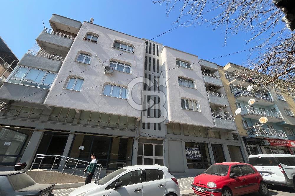 Bayraklı da dükkan