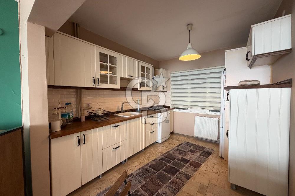 KARŞIYAKA VAPUR İSKELESİ KARŞISI EŞYALI KİRALIK 2+1 DAİRE