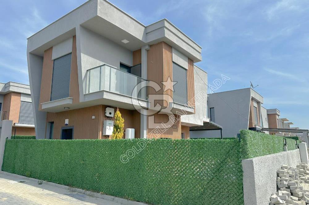 Kuşadası Lavinya Konaklarında tam müstakil kiralık villa