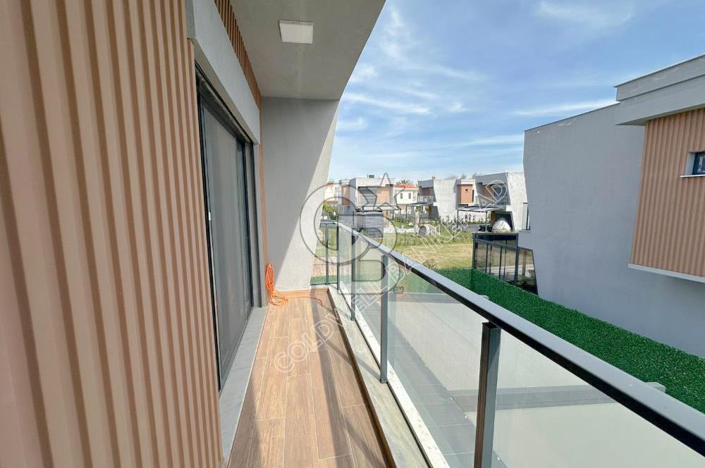 Kuşadası Lavinya Konaklarında tam müstakil kiralık villa