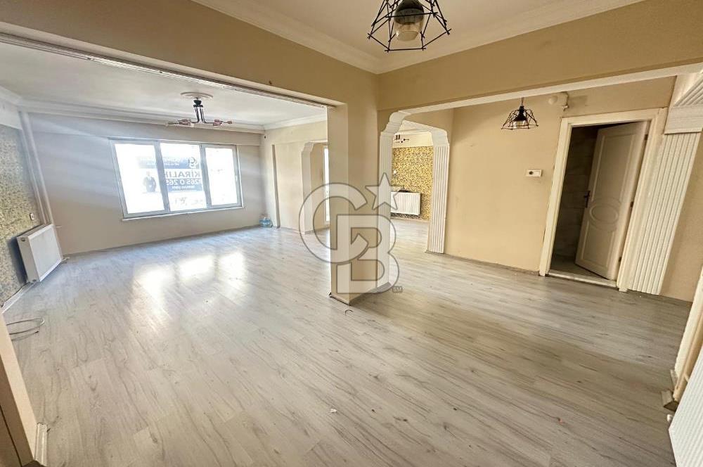 Lise Caddesi Çınara Yakın 2+1 140 M² Kiralık Daire