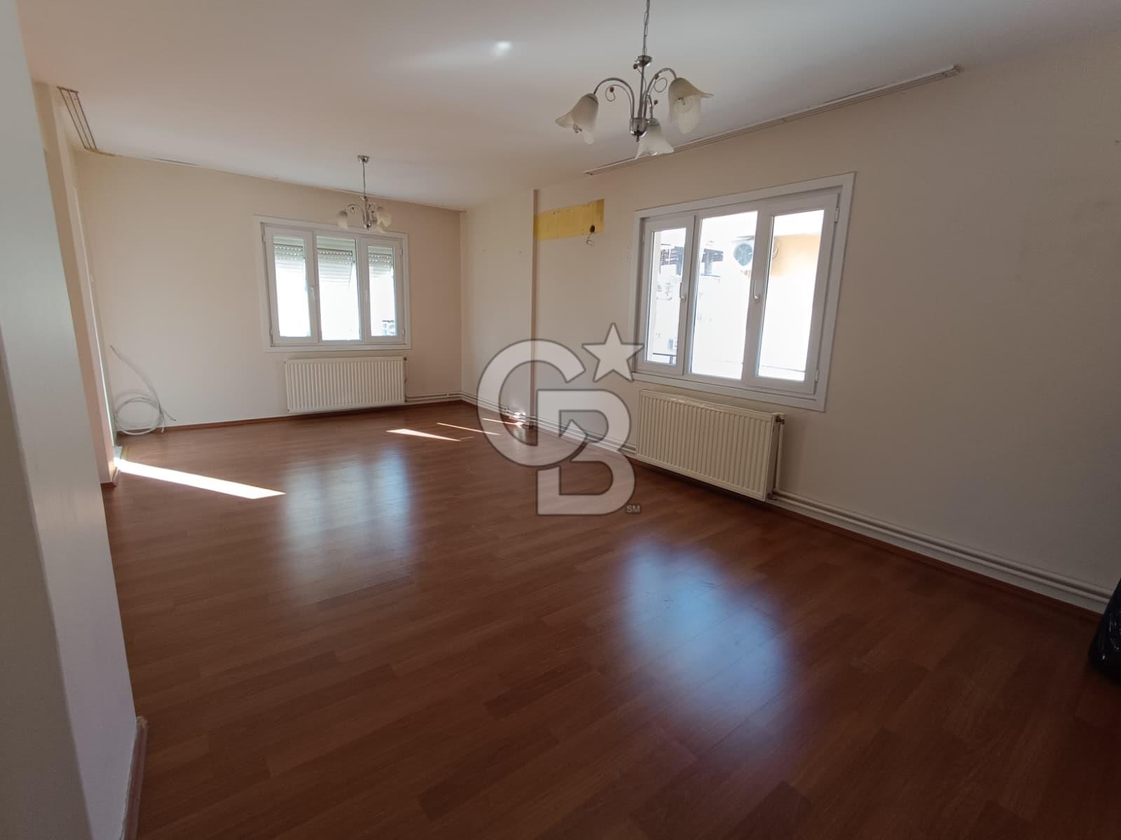 Buca Efelerde Merkezi Konumda, Geniş ve Ferah Kiralık 3+1 Daire