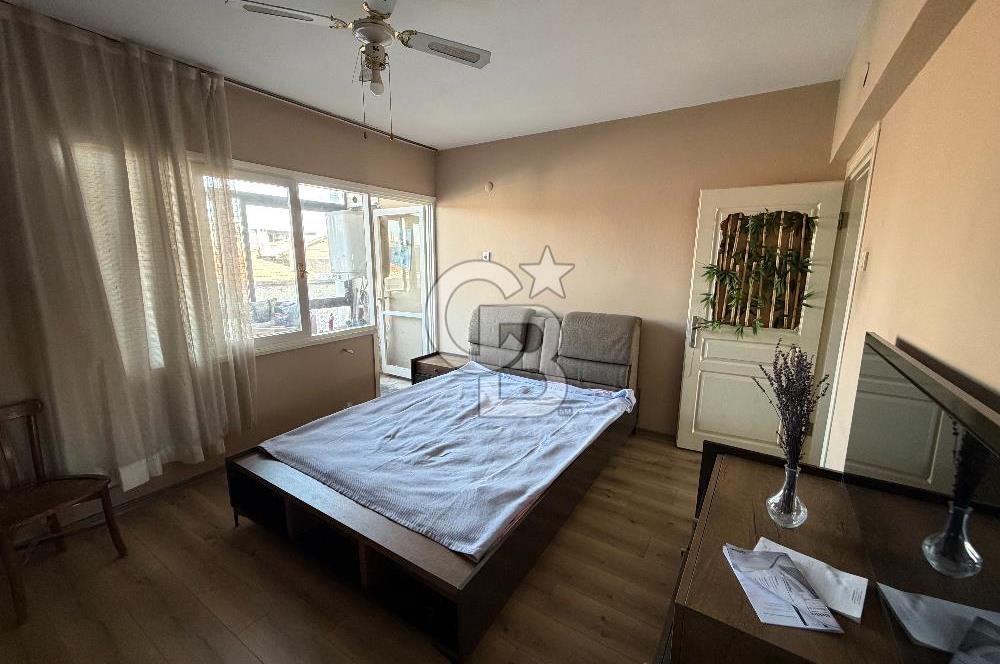 KARŞIYAKA VAPUR İSKELESİ KARŞISI EŞYALI KİRALIK 2+1 DAİRE