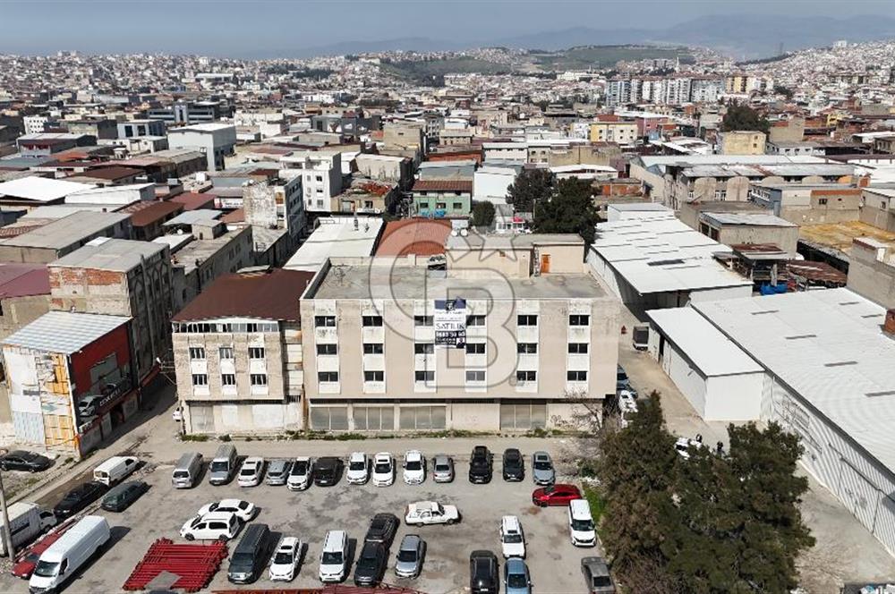 Karabağlar Sanayide Köşe Konumlu 2.250 m2 Satılık Komple Bina