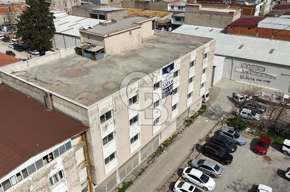 Karabağlar Sanayide Köşe Konumlu 2.250 m2 Satılık Komple Bina
