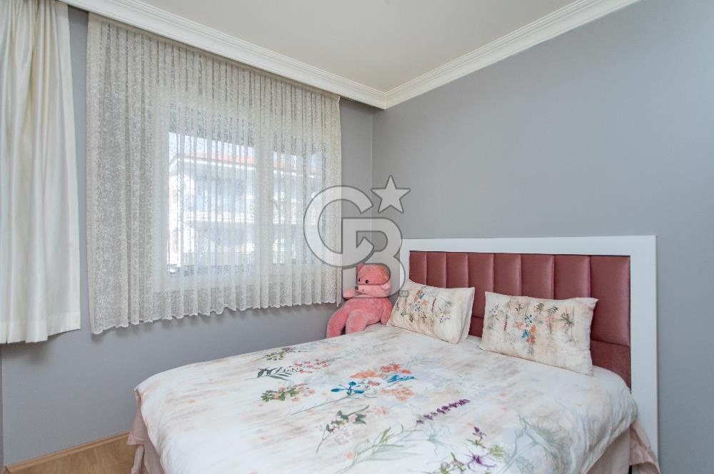 Yenifoça'da Satılık 2+1 Ara Kat Daire