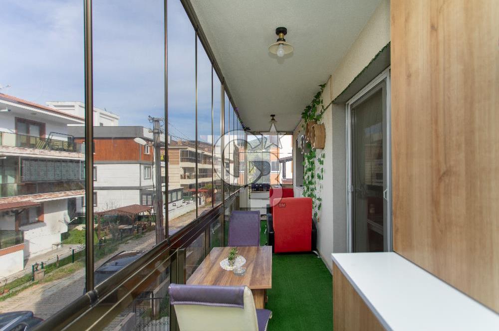 Yenifoça'da Satılık 2+1 Ara Kat Daire