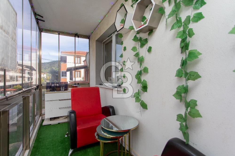 Yenifoça'da Satılık 2+1 Ara Kat Daire