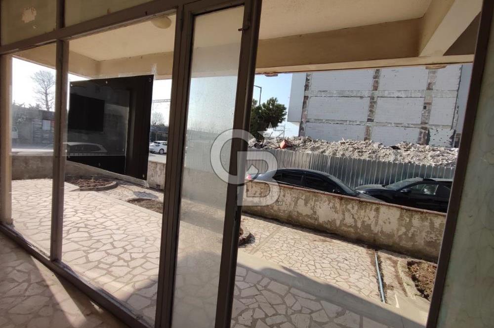 Altıntepe'de Çift Cepheli, Köşe Konumlu Kiralık Dükkan