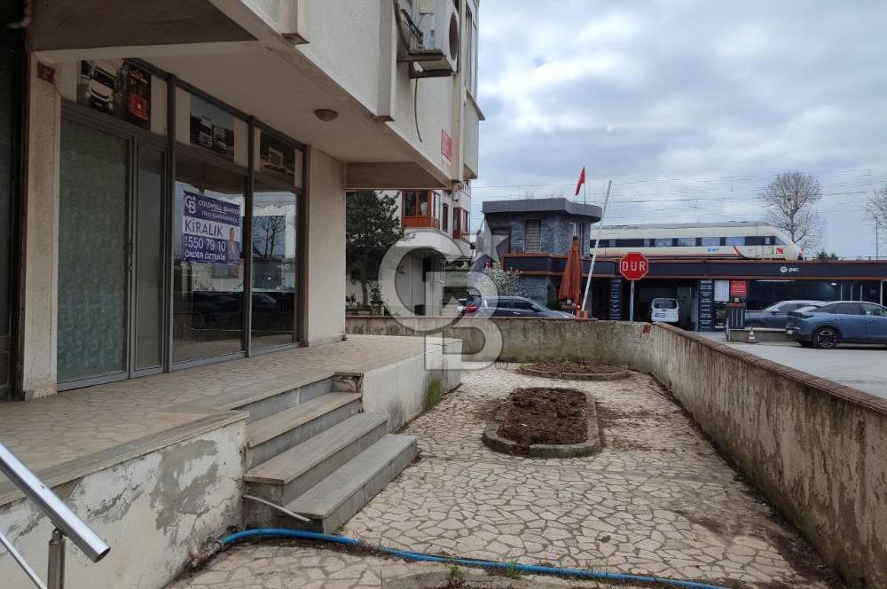 Altıntepe'de Çift Cepheli, Köşe Konumlu Kiralık Dükkan