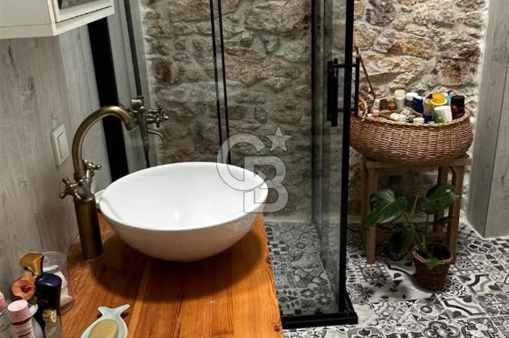 Ayvalık Merkez'de Satılık 3+1 Müstakil ve Bahçeli Rum Evi