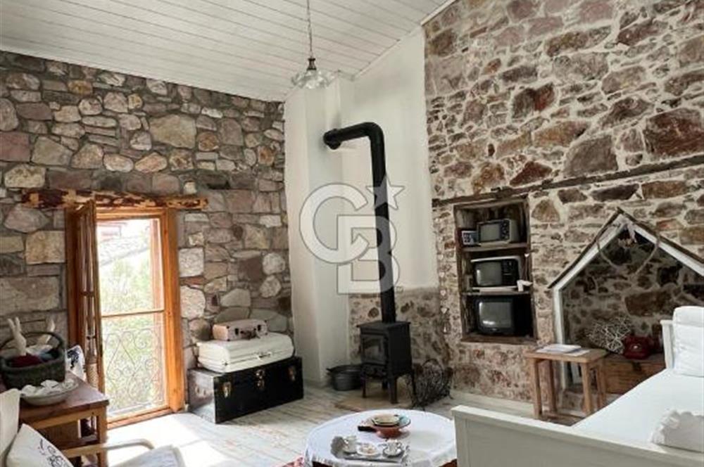 Ayvalık Merkez'de Satılık 3+1 Müstakil ve Bahçeli Rum Evi