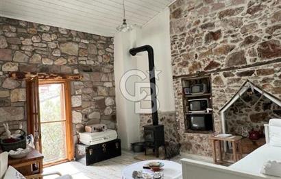 Ayvalık Merkez'de Satılık 3+1 Müstakil ve Bahçeli Rum Evi