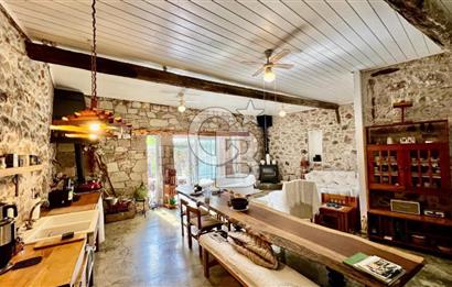 Ayvalık Merkez'de Satılık 3+1 Müstakil ve Bahçeli Rum Evi