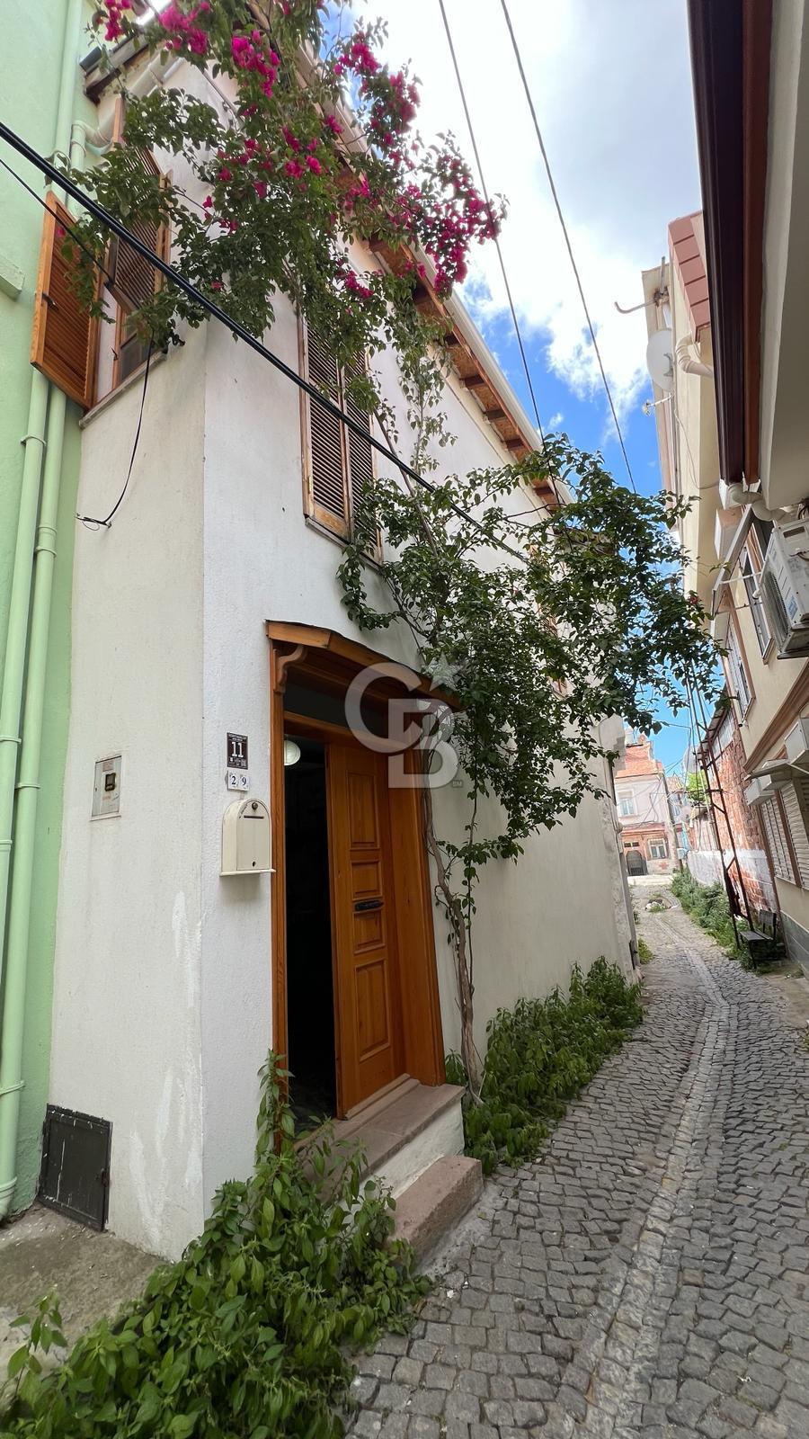 Ayvalık Merkez'de Satılık 3+1 Müstakil ve Bahçeli Rum Evi