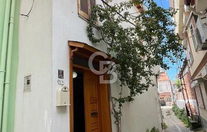 Ayvalık Merkez'de Satılık 3+1 Müstakil ve Bahçeli Rum Evi